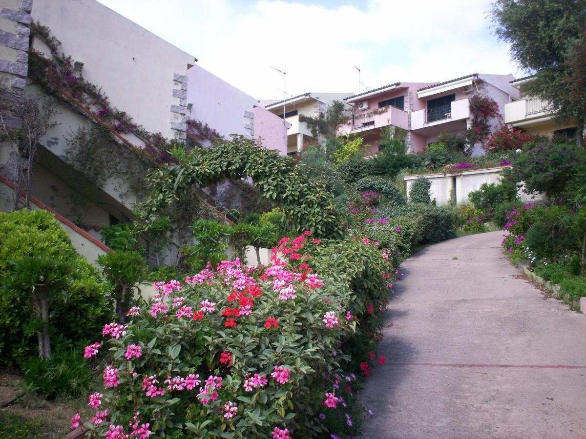 Vedere Vale Piu Di Mille Parole Badesi Exterior photo