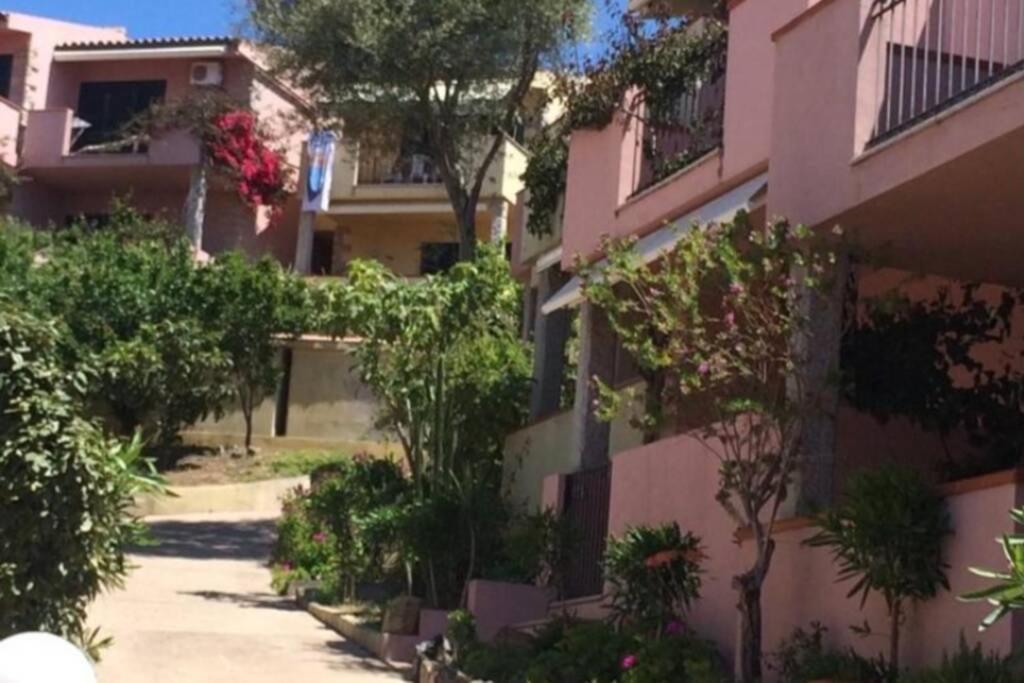 Vedere Vale Piu Di Mille Parole Badesi Exterior photo
