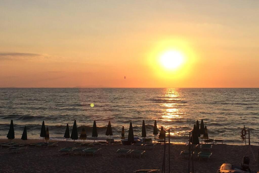Vedere Vale Piu Di Mille Parole Badesi Exterior photo