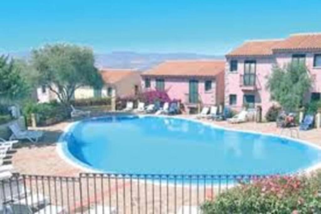 Vedere Vale Piu Di Mille Parole Badesi Exterior photo