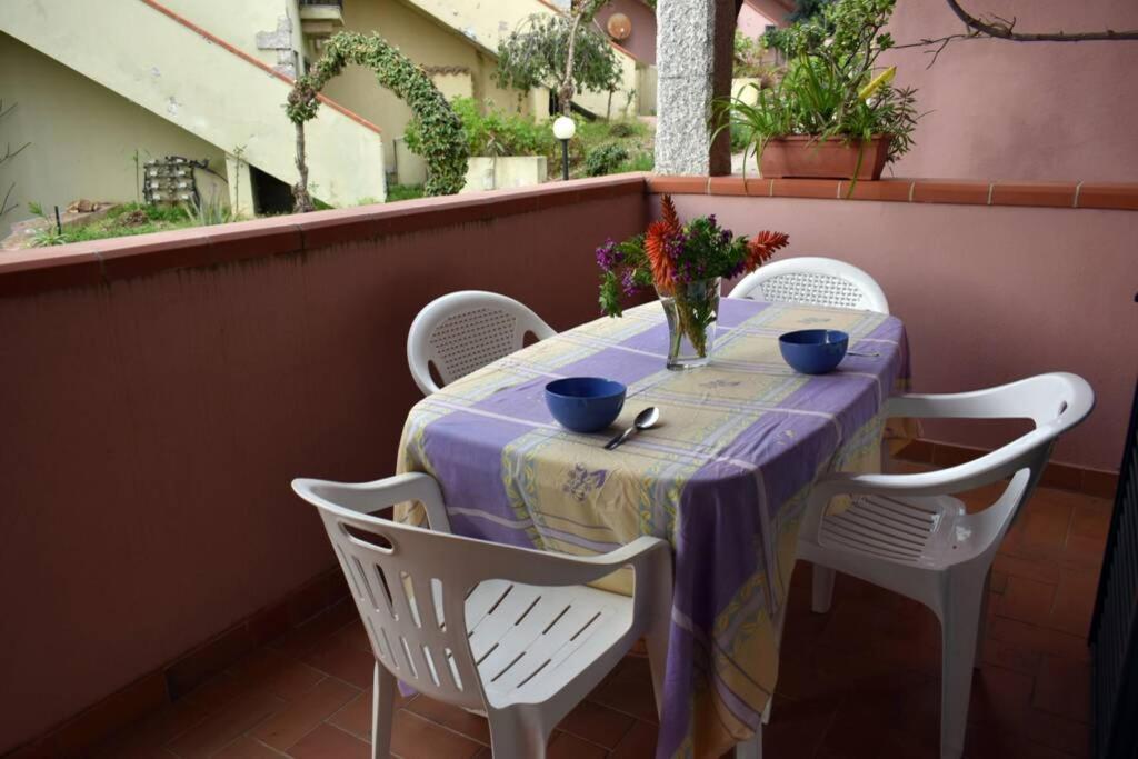 Vedere Vale Piu Di Mille Parole Badesi Exterior photo