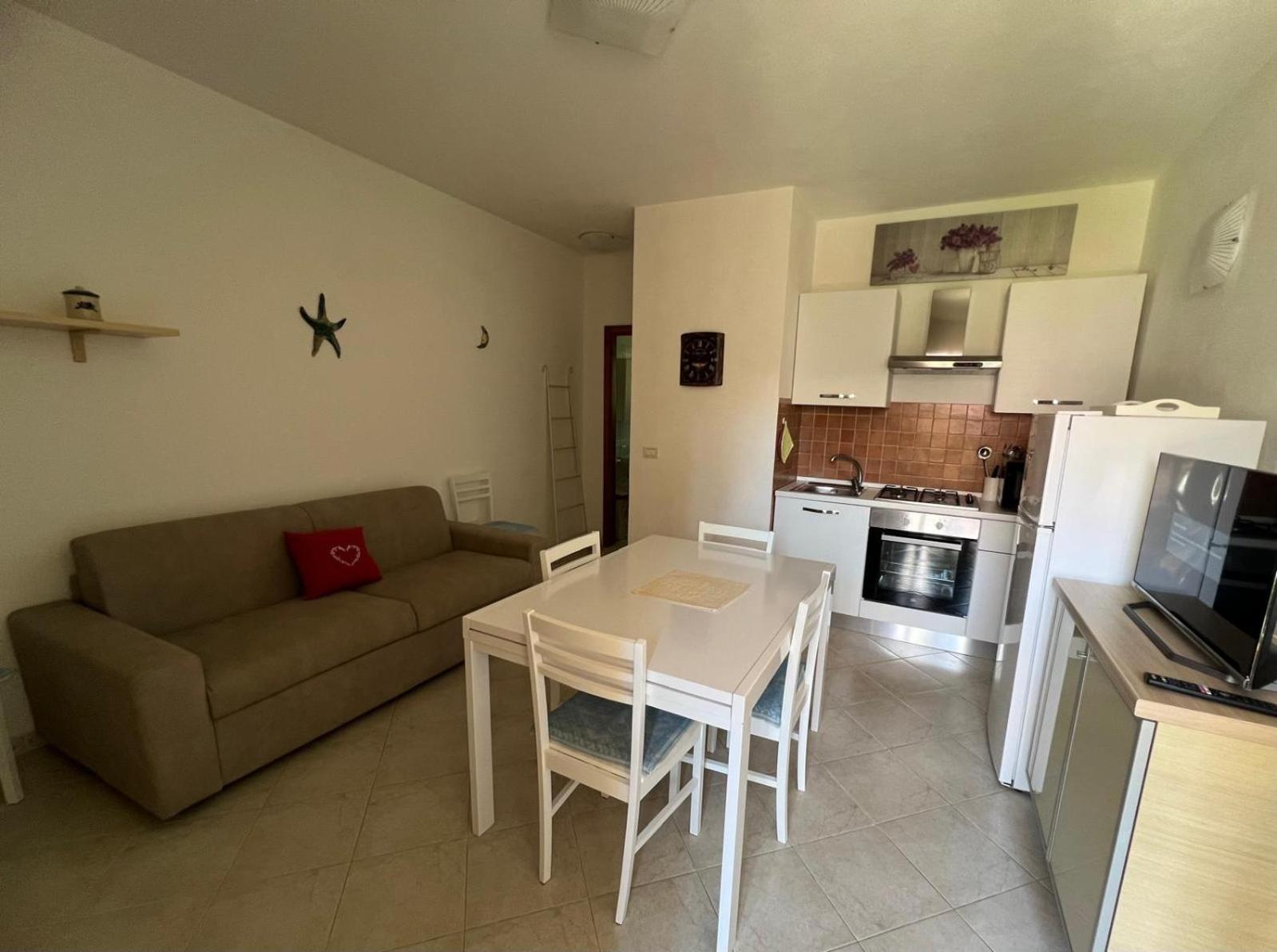 Vedere Vale Piu Di Mille Parole Badesi Exterior photo